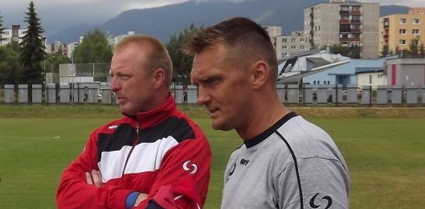 Asistent trénera Ján Hablák (vľavo), hlavný tréner Karol Praženica (vpravo). Foto: Michal Paška. 