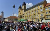 Mierové námestie v Trenčíne počas letných kultúrnych akcií 